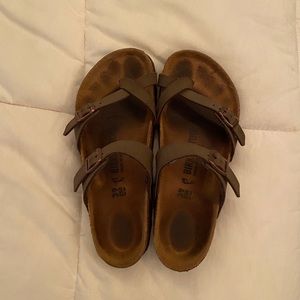 Birkenstock’s (Mayari Style)
